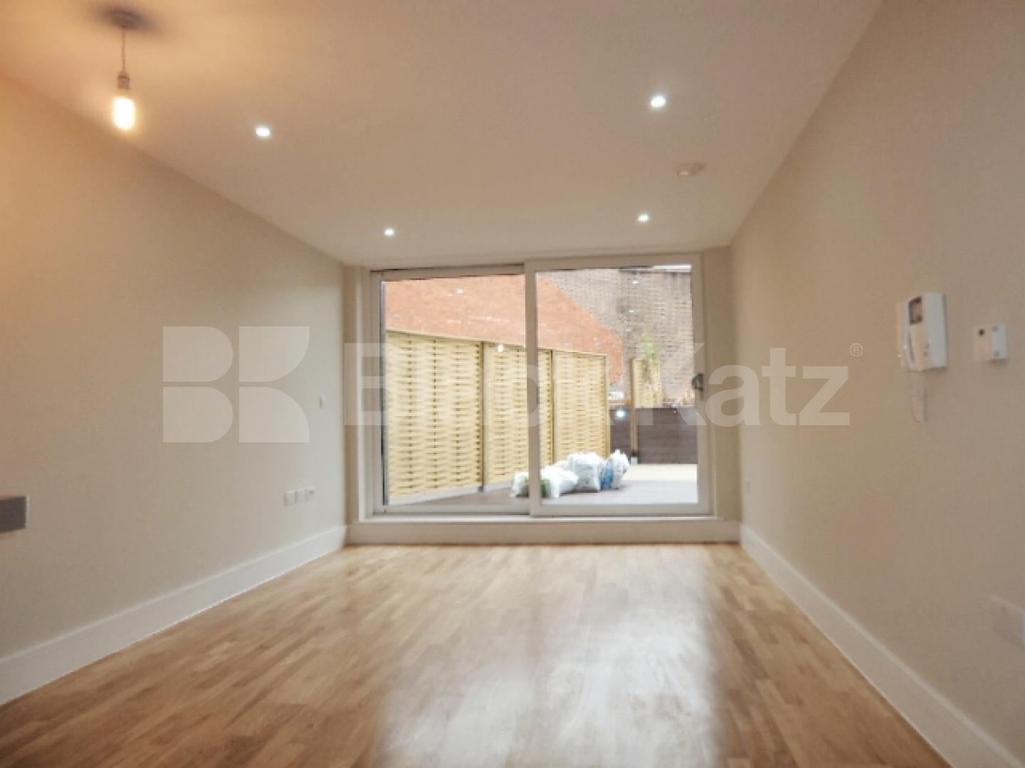 			New Instruction , 2 Bedroom, 1 bath, 1 reception Apartment			 Camberwell New Road , Oval/Camberwell